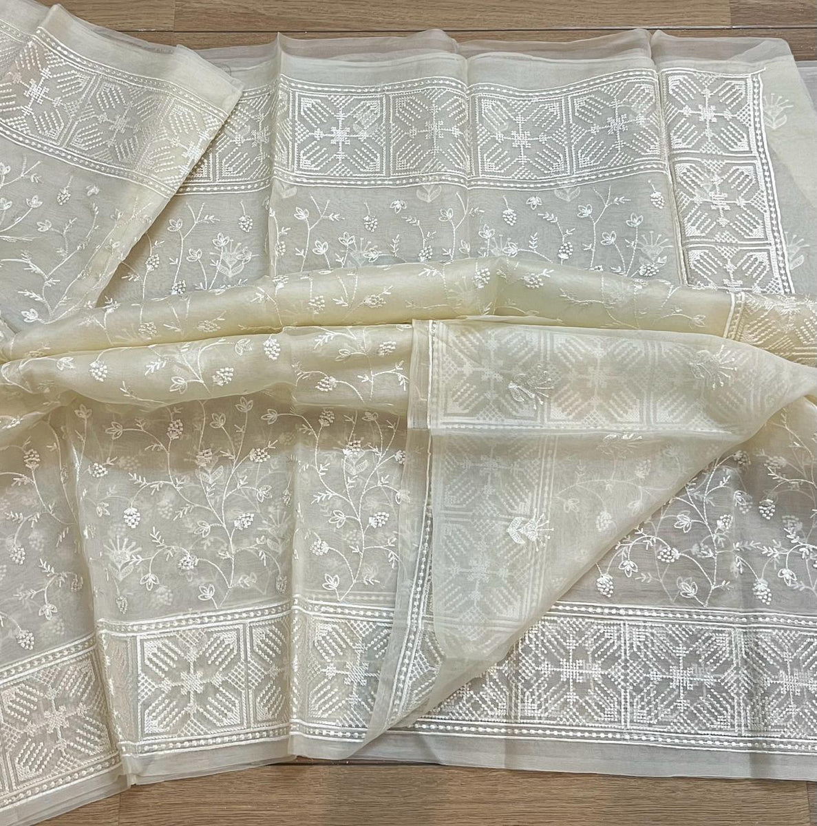 Lucknowi Chikankari Style 10