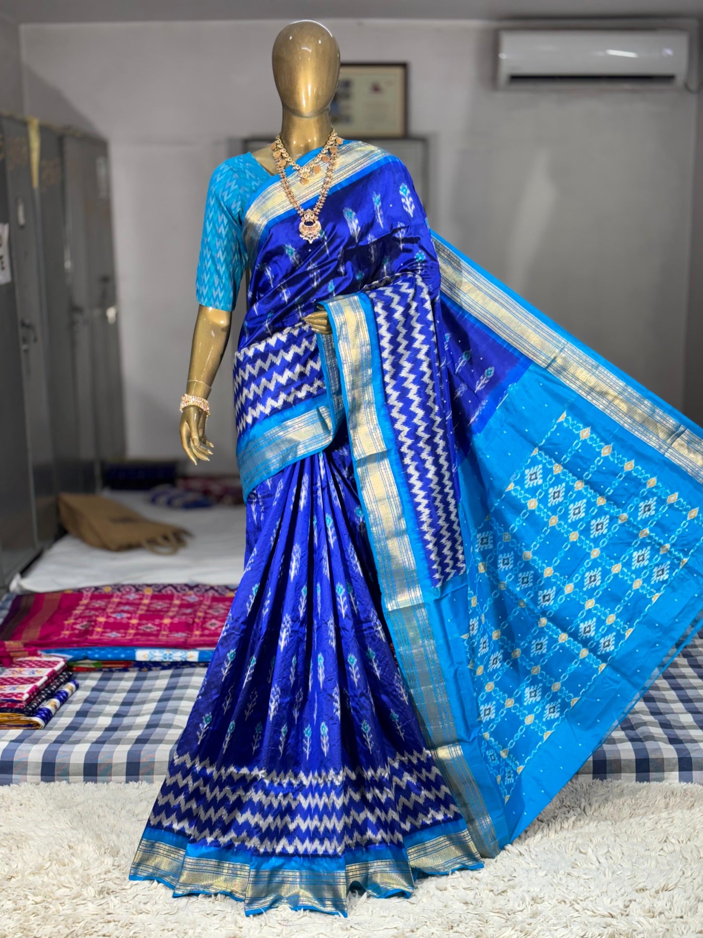 Ikkat Pochampalli Special Style 11